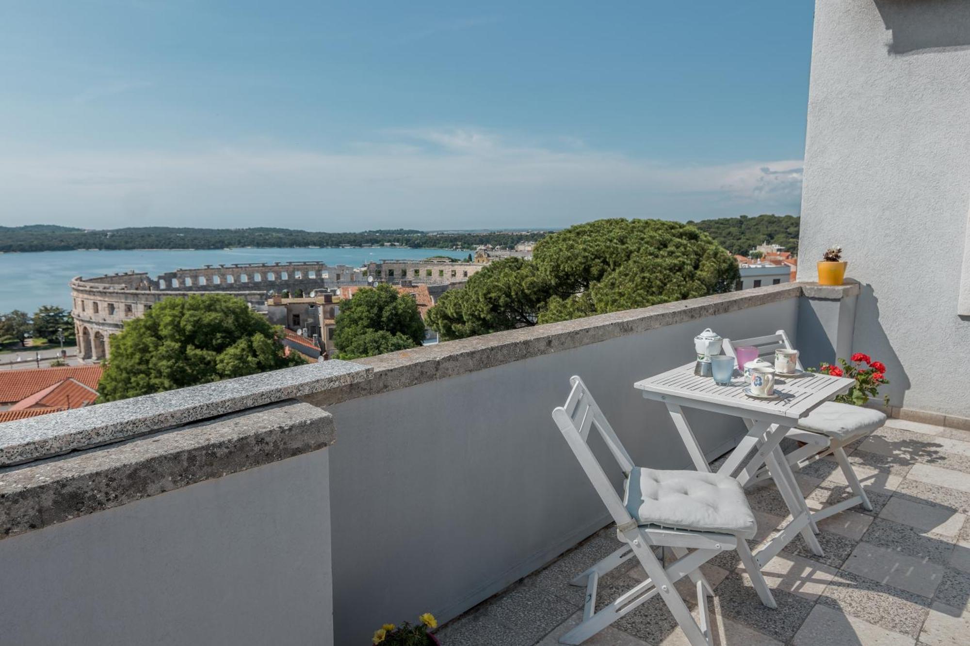 Apartment Seagull Pula Exterior photo